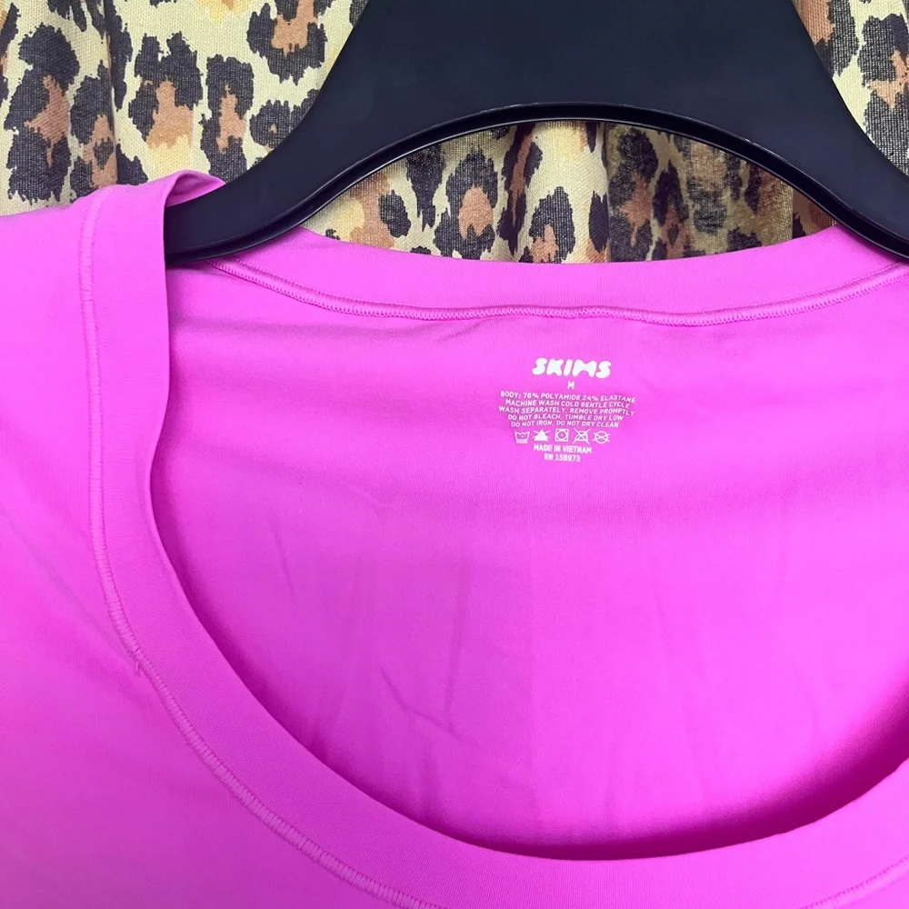 SKIMS Fits Everybody Long Sleeve Bodysuit - Picture 5 of 7